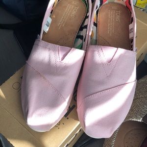 Pink toms